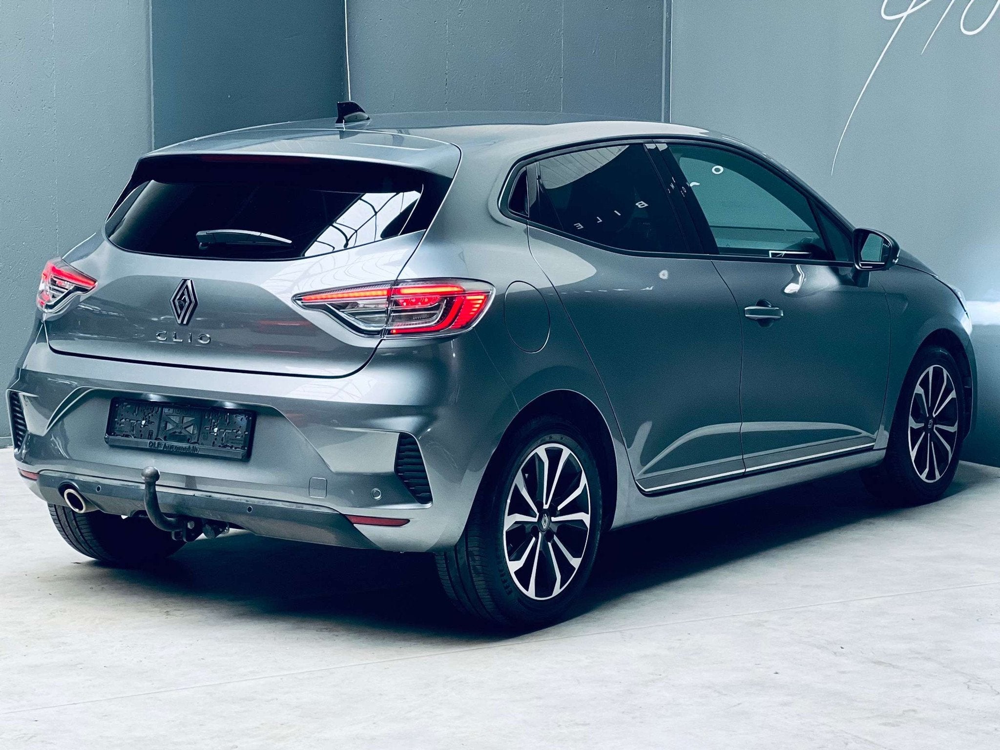 Renault Clio 1.0 TCe *CARPLAY*VIRTUAL COCKPIT*CAMERA 360*ECR, Argent ou Gris, Achat, Entreprise, https://public.car-pass.be/vhr/ffd60667-214c-42c6-9a49-5fb96f721a82