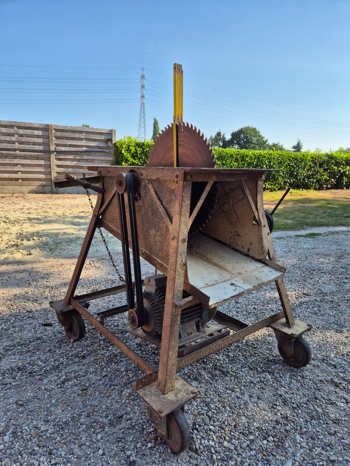 Tafelzaagmachine, Ophalen