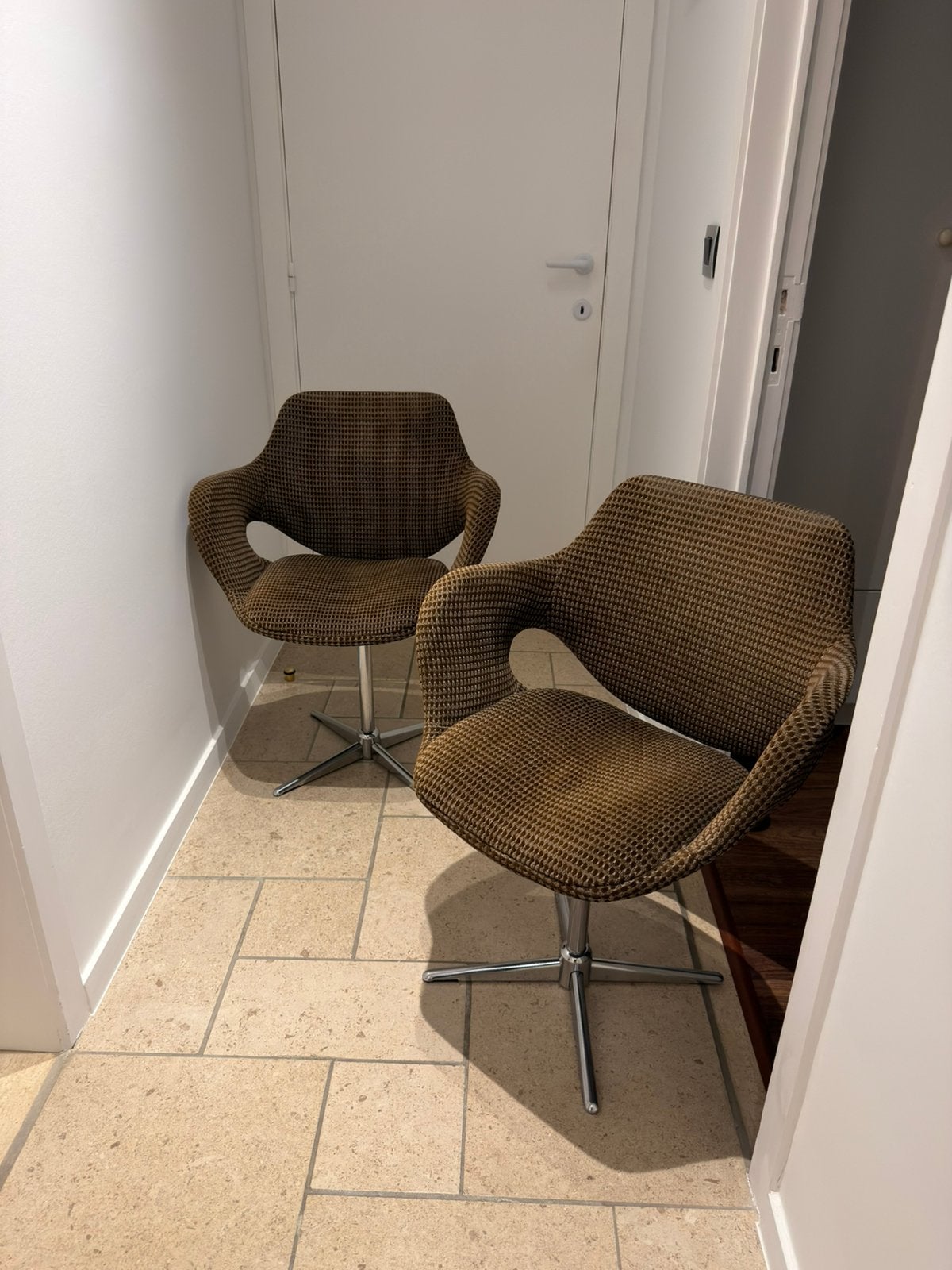 Deux sièges baquets vintage de l'ère spatiale, Enlèvement, Utilisé, Deux