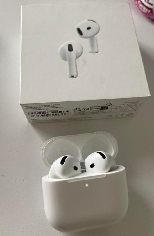 Airpods 4gen, Télécoms, Comme neuf, Blanc, Intra-auriculaires (Earbuds), Bluetooth