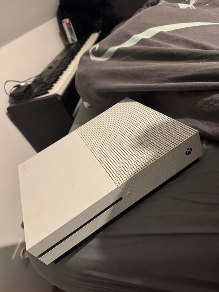 Xbox One! (nieuw) + controller en Ghost recon Wildlands, Games en Spelcomputers, Ophalen of Verzenden, Zo goed als nieuw, Xbox One