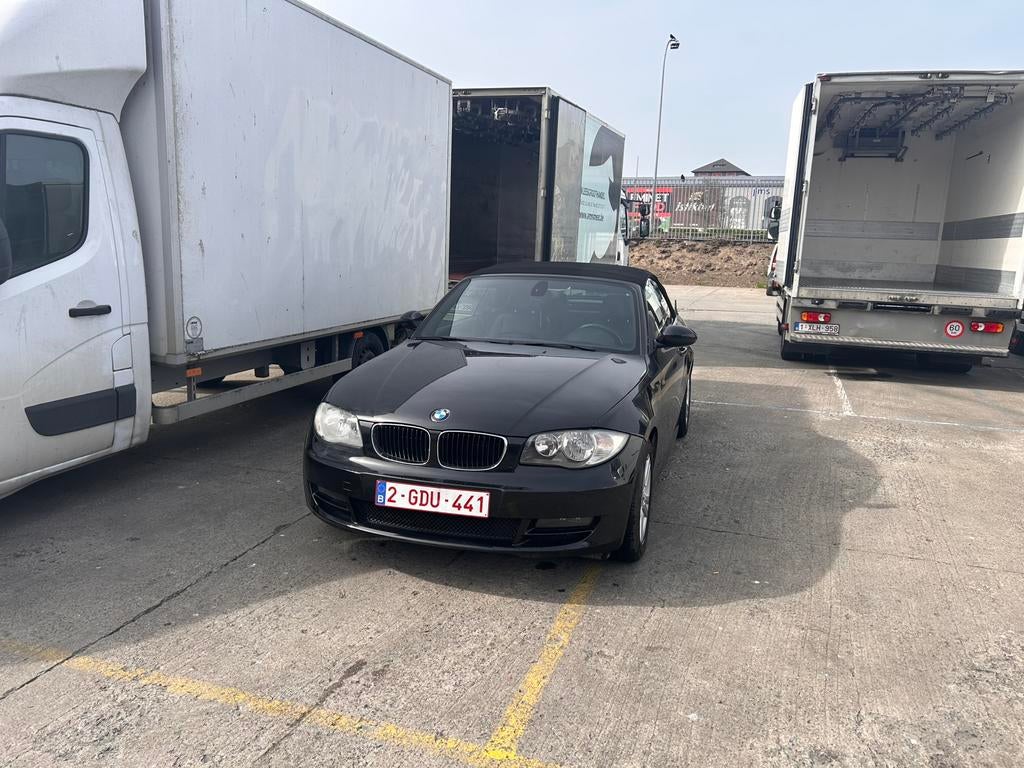 Bmw serie 1  118 essence de 2008 cabriolet, Auto's, Euro 5, Cabriolet, Zwart, Leder