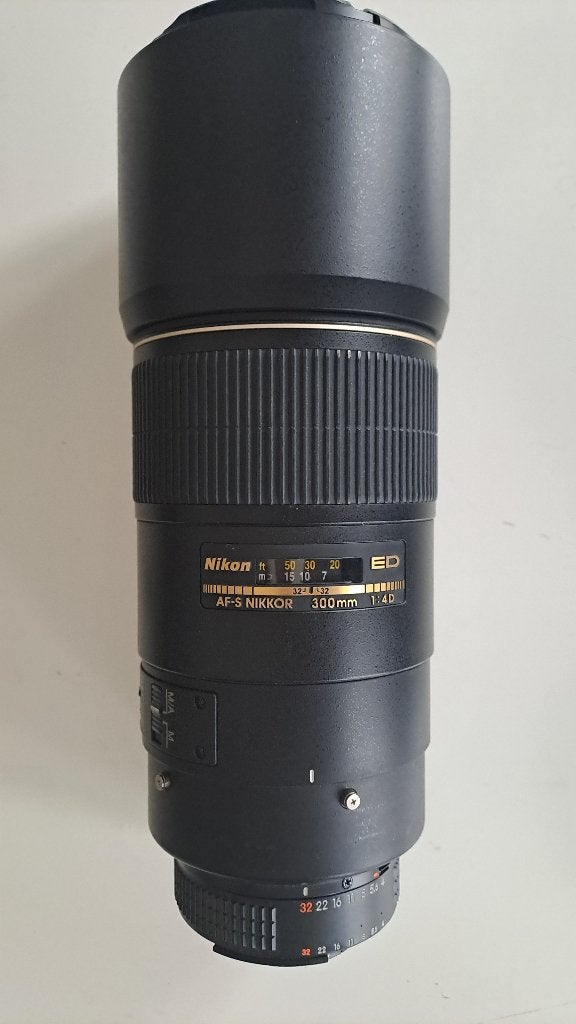 Nikon AF-S Nikkor 300mm f/4 D IF-ED, Enlèvement ou Envoi, Utilisé, 300 mm, Bouchons d'objectif
