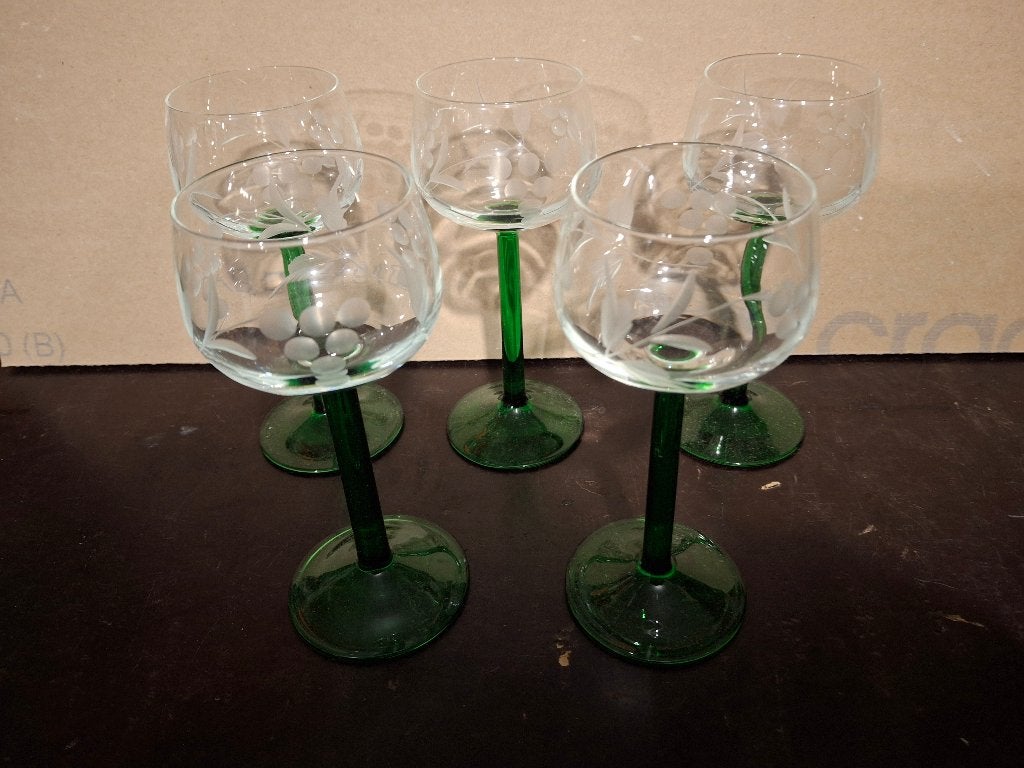 5 verres à vin blanc gravés à la main RARE, Enlèvement ou Envoi