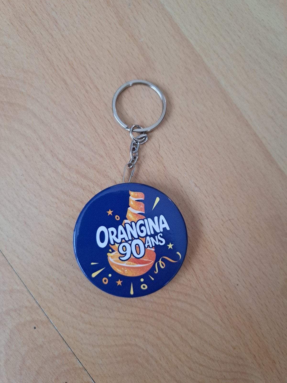 Orangina 90 jaar sleutelhanger met flesopener, Verzamelen
