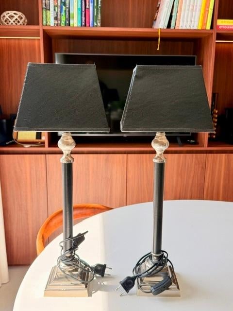Set van 2 stijlvolle tafellampen met zwarte kap, Huis en Inrichting, Lampen | Tafellampen, Ophalen, Gebruikt, Klassiek, Overige materialen