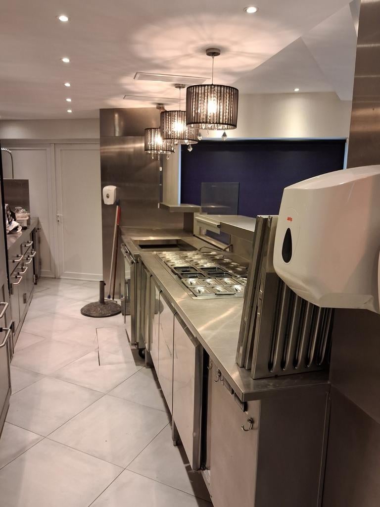Horeca inrichting voor broodjeszaak/catering, Ophalen