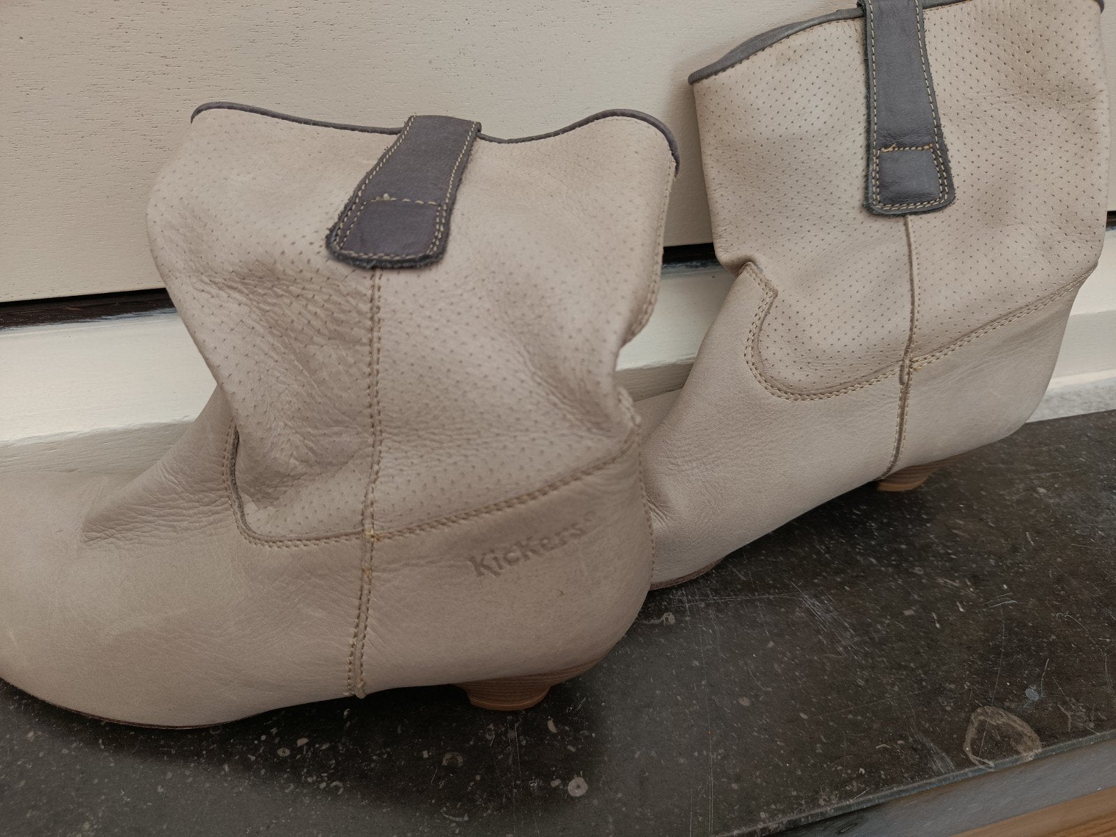Bottillon kickers, Enlèvement