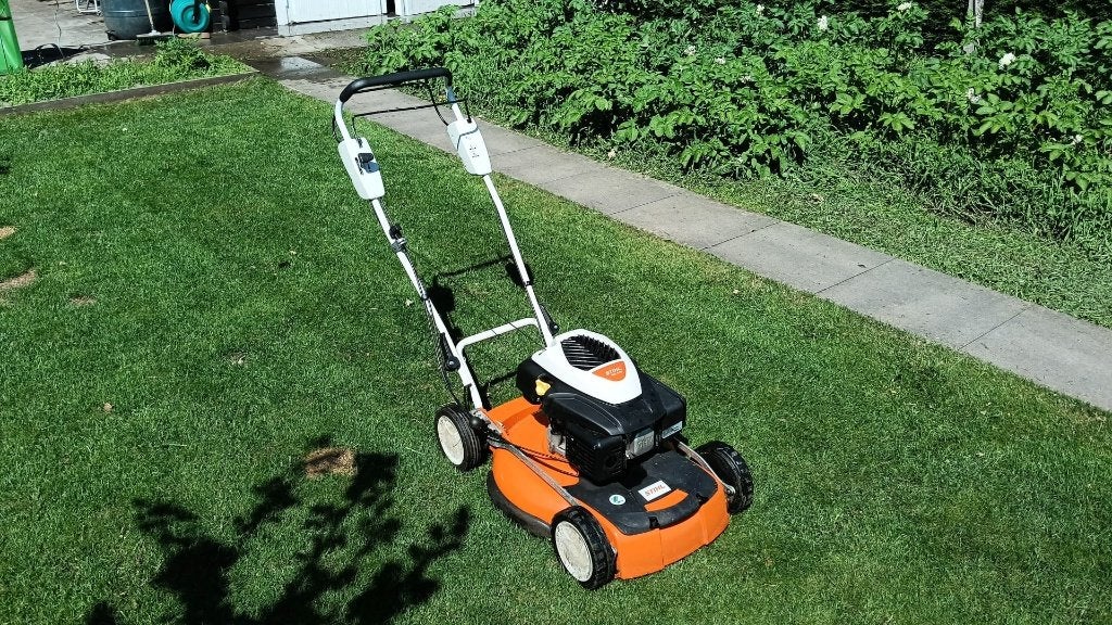 Grasmachine / mulchmaaier STIHL RM 4 RV, Tuin en Terras, Grasmaaiers, Zo goed als nieuw, Benzine-grasmaaier, 50 cm of meer, Cirkelmaaier