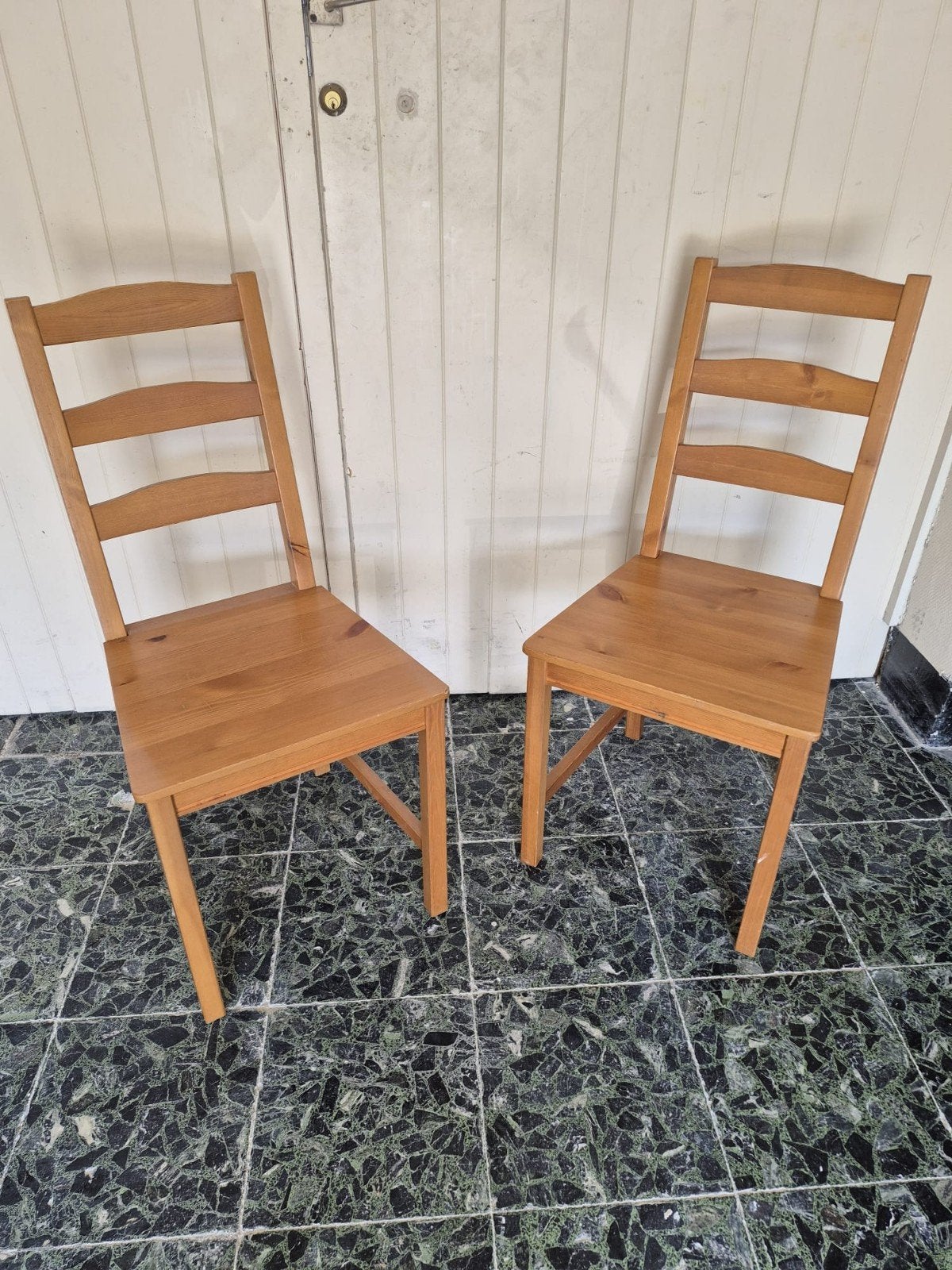 Lot de 2 chaises IKEA JOKKMOKK – Pin massif / Teinte antique, Enlèvement