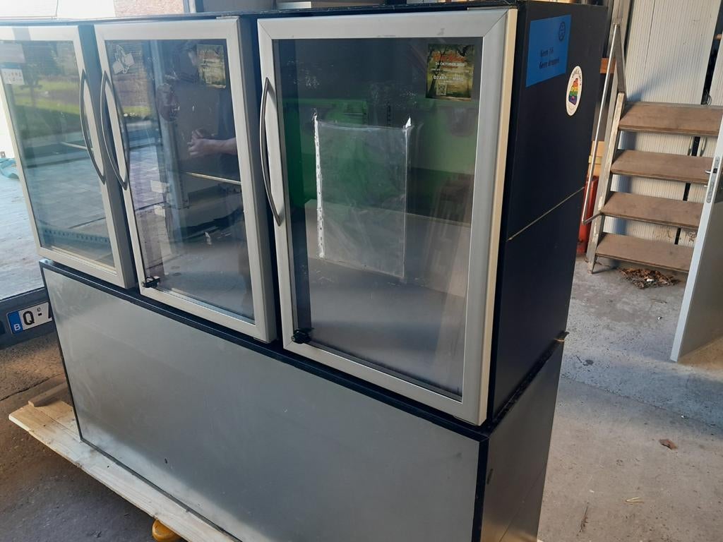 Antoine 3 deurs flessenfrigo doorgeef met motor apart, Zakelijke goederen, Ophalen