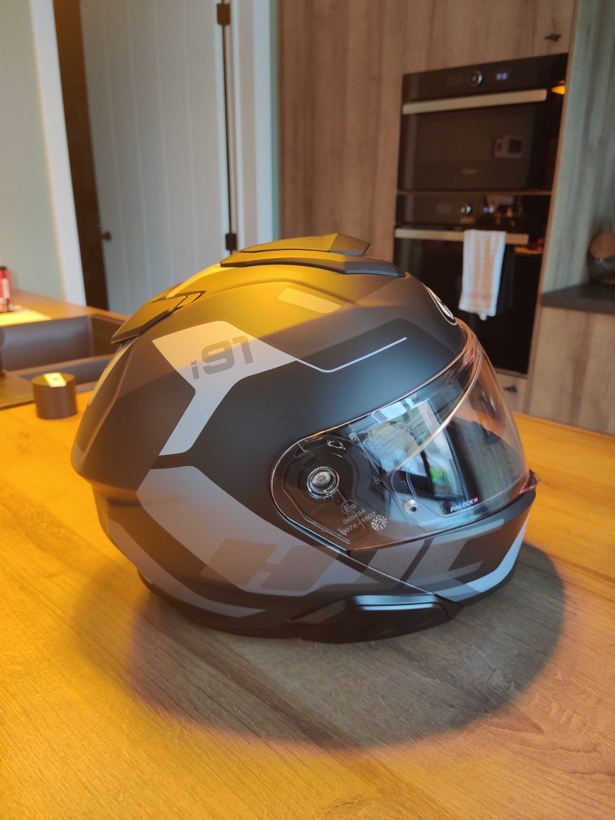 TE KOOP IN NIEUWSTAAT HJC  I 91, Ophalen, S, HJC