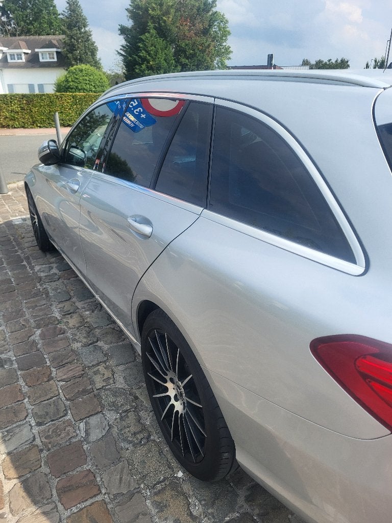 Essence d'essence Mercedes C, Argent ou Gris, Euro 6, Phares entièrement LED, 5 portes
