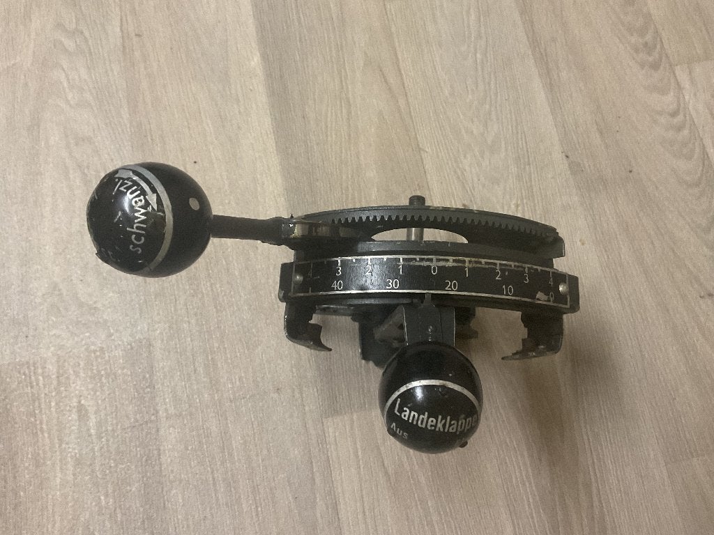 Landing gear levers luftwaffe Junkers JU-? Aircraft parts, Envoi, Armée de l'air