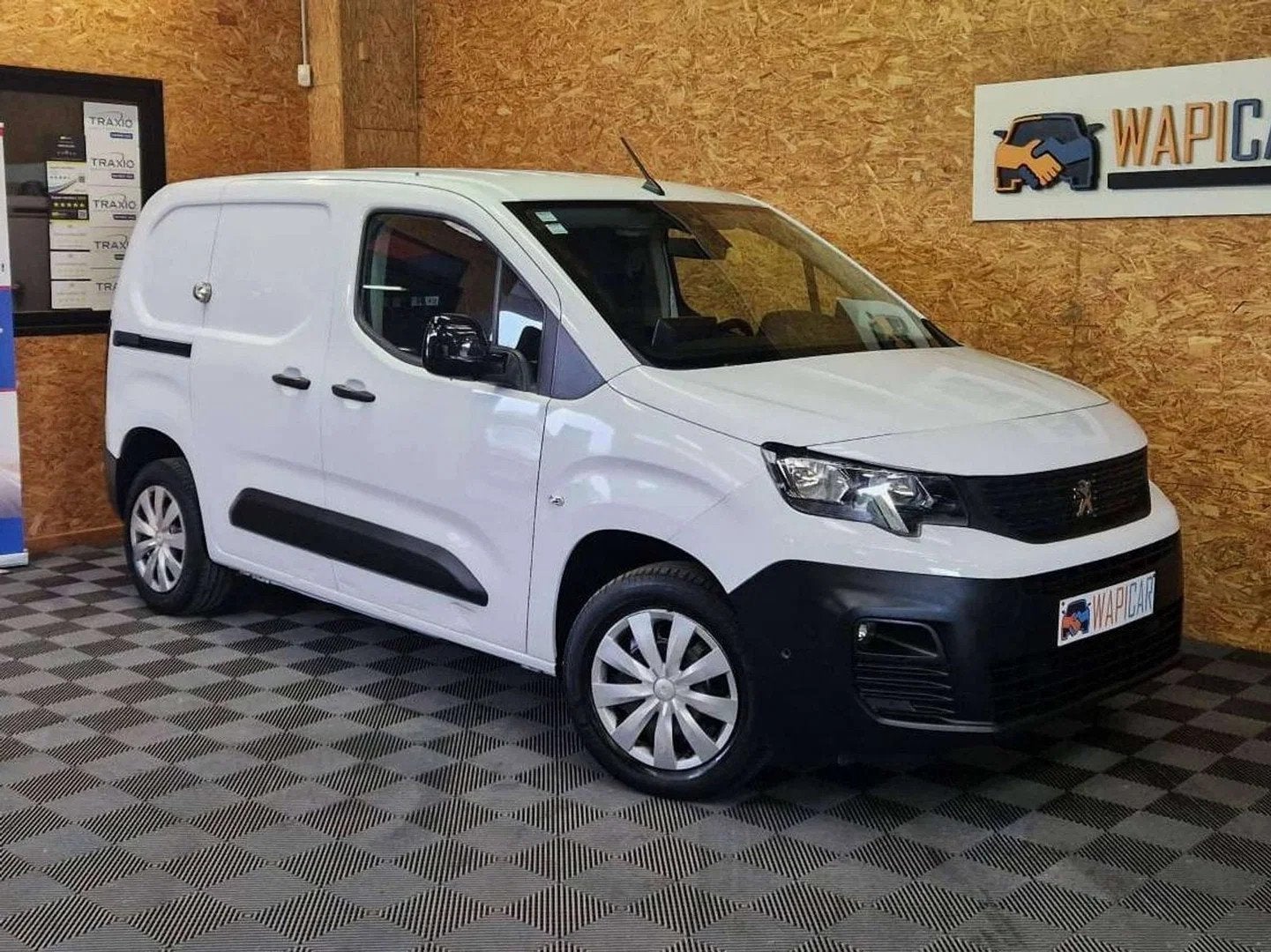 Peugeot Partner 1.5hdi Utilitaire 3places*AUTOMATIQUE * tva, Auto's, Automaat, 118 g/km, Stof, Gebruikt