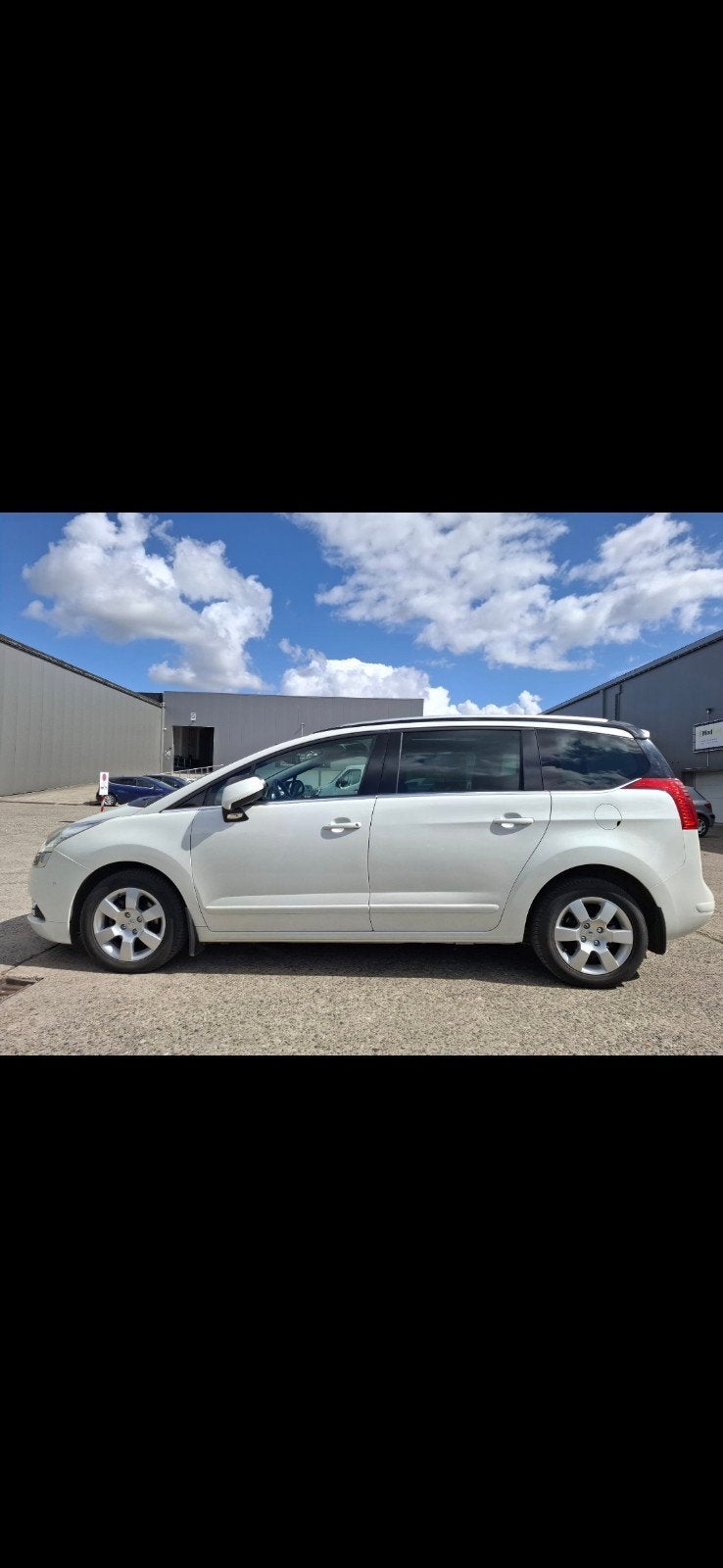 Peugeot 5008 uit 2012 met automatische transmissie., Automaat, Particulier, Panoramadak, Te koop