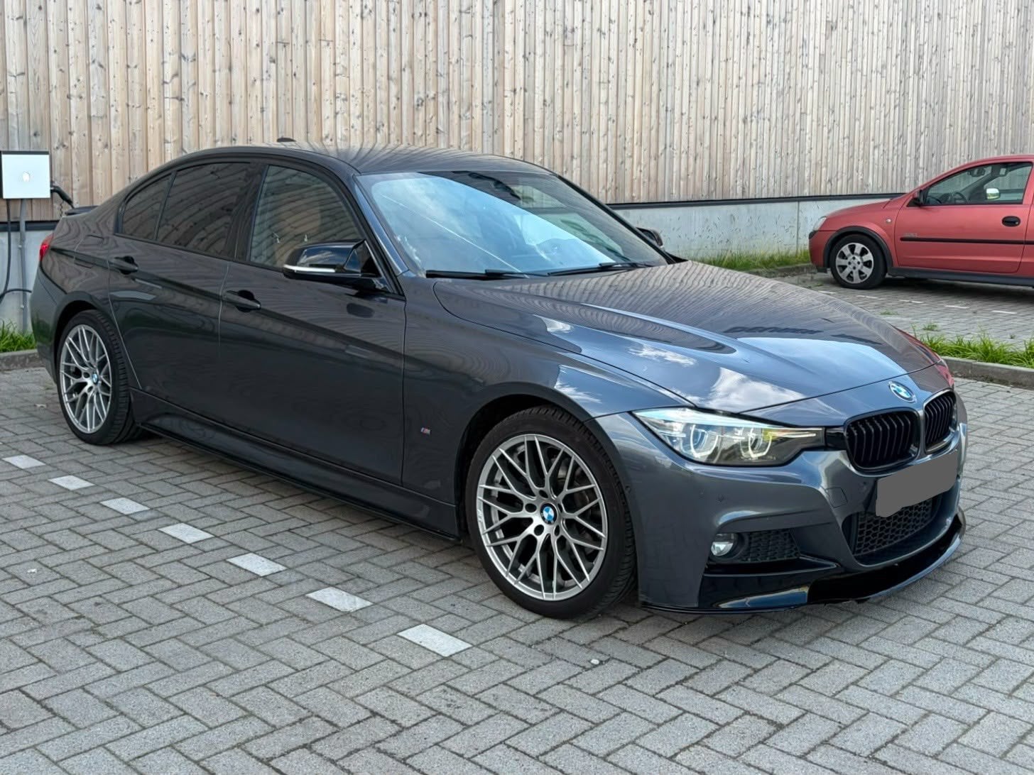 Ensemble M hybride rechargeable de la BMW 330e, Autos, BMW, Argent ou Gris, Achat, 0 kg, 5 portes
