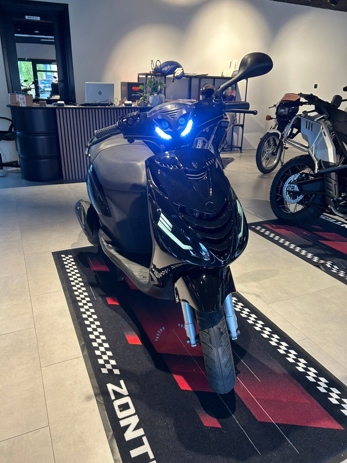 Piaggio Zip – A-klasse (25 km/u) – slechts 9.000 km, Fietsen en Brommers, Ophalen, Zip, Klasse A (25 km/u), Zo goed als nieuw