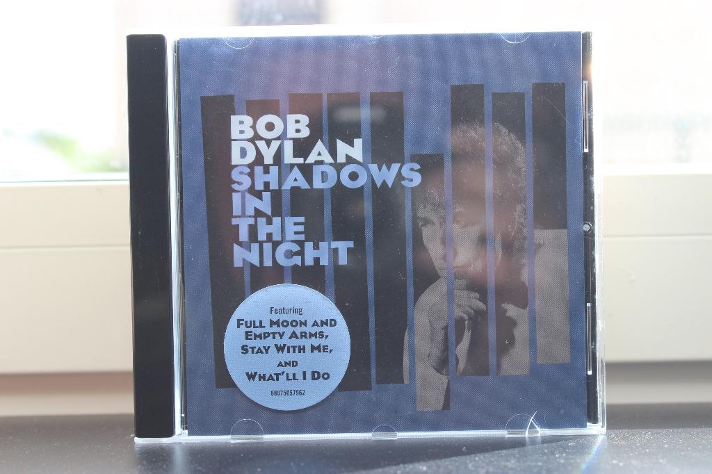 CD BOB DYLAN SHADOWS IN THE NIGHT NIEUW, Ophalen of Verzenden