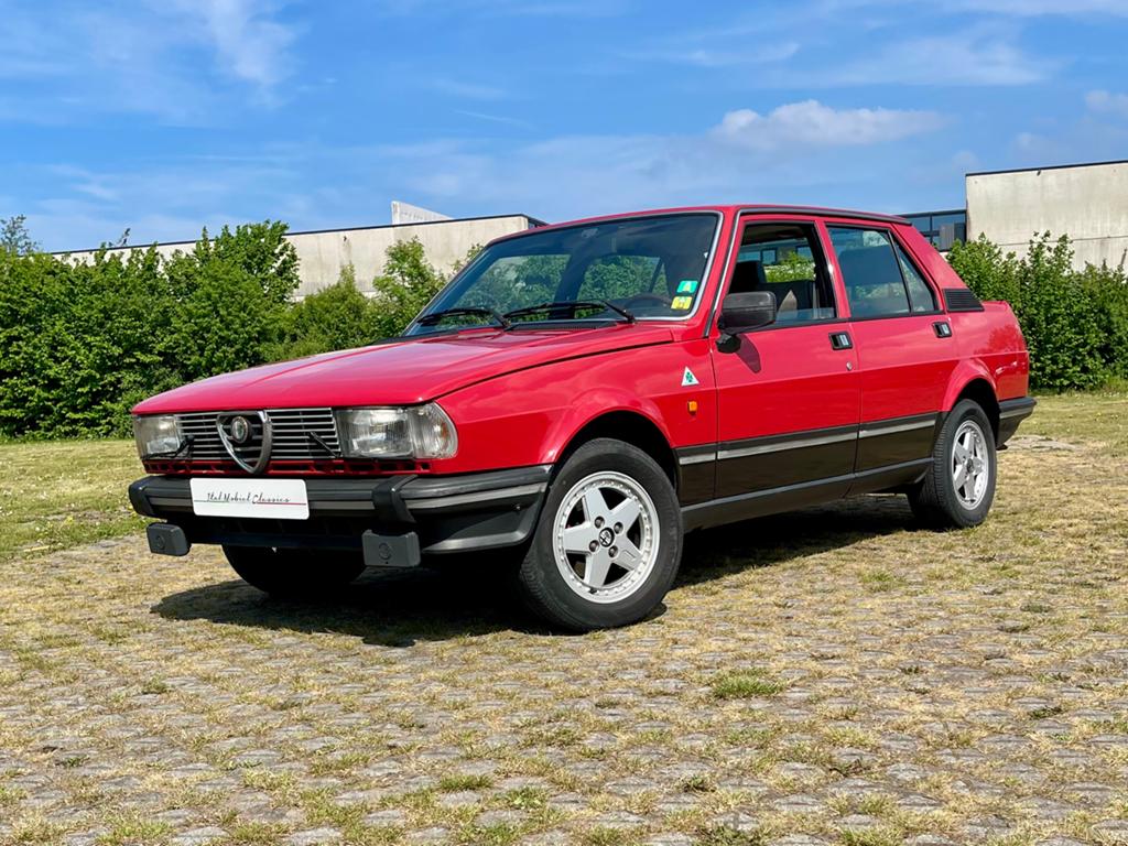 Carburateur Alfa Romeo Giulietta 1.8 1982, Autos, Rouge, Achat, Entreprise, 5 portes
