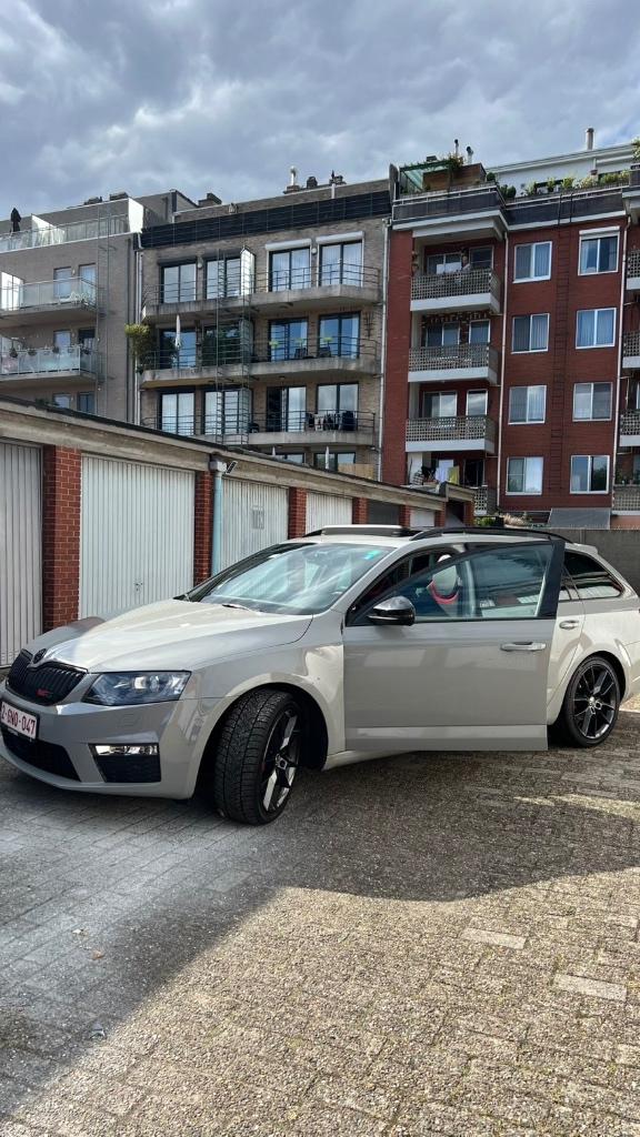 Skoda octavia rs 184pk euro6, Autos, Skoda, Particulier, Octavia, ABS, Phares directionnels, Régulateur de distance, Airbags, Air conditionné