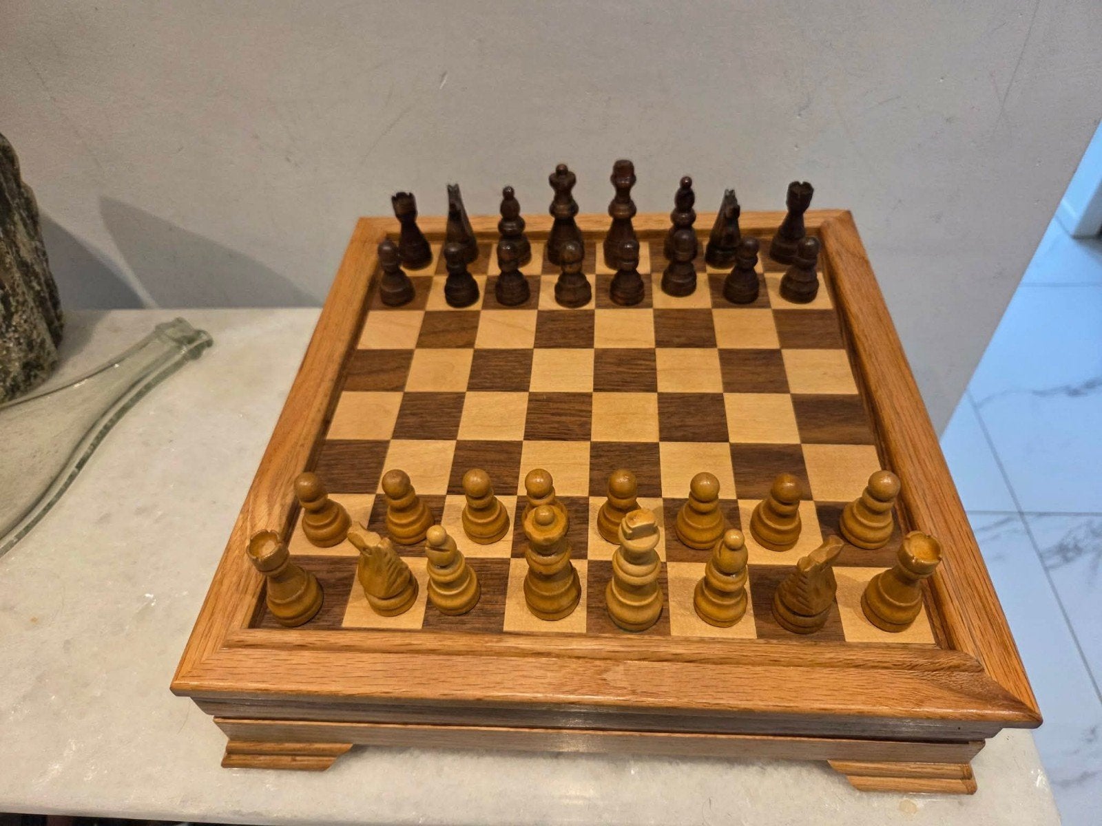 Cassette de jeu vintage en bois — échecs, backgammon, domino, Enlèvement ou Envoi