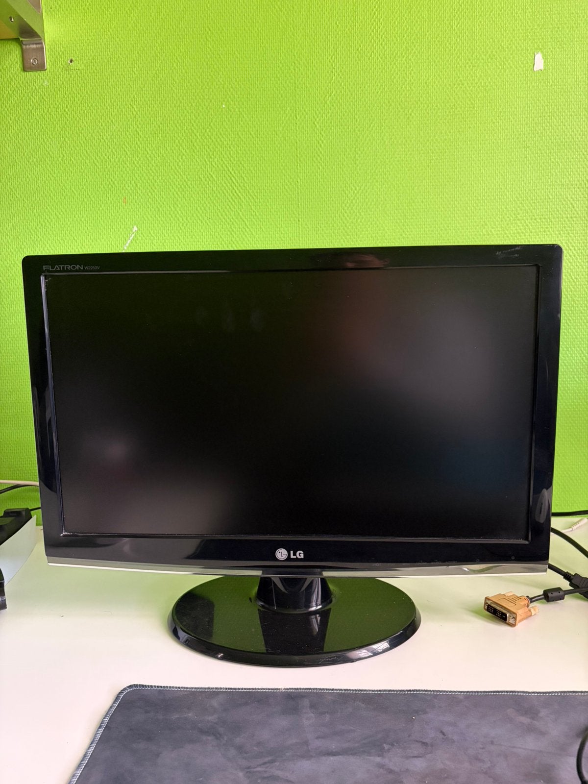 LG Flatron W2253V 22" Full HD Monitor, Informatique & Logiciels, Gaming, HD, 60 Hz ou moins, Enlèvement