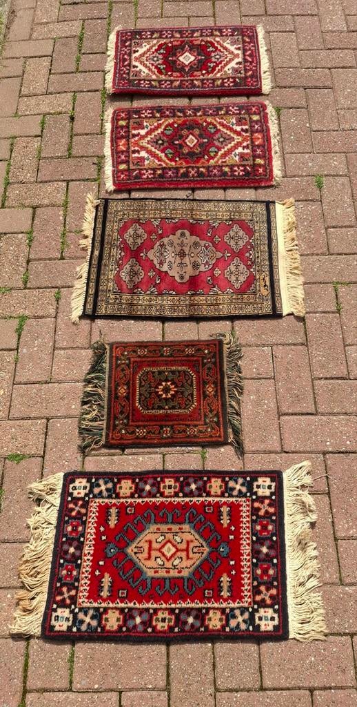 5 kleine tapijten (als geheel of per stuk), Ophalen, Gebruikt, Rood, Rechthoekig