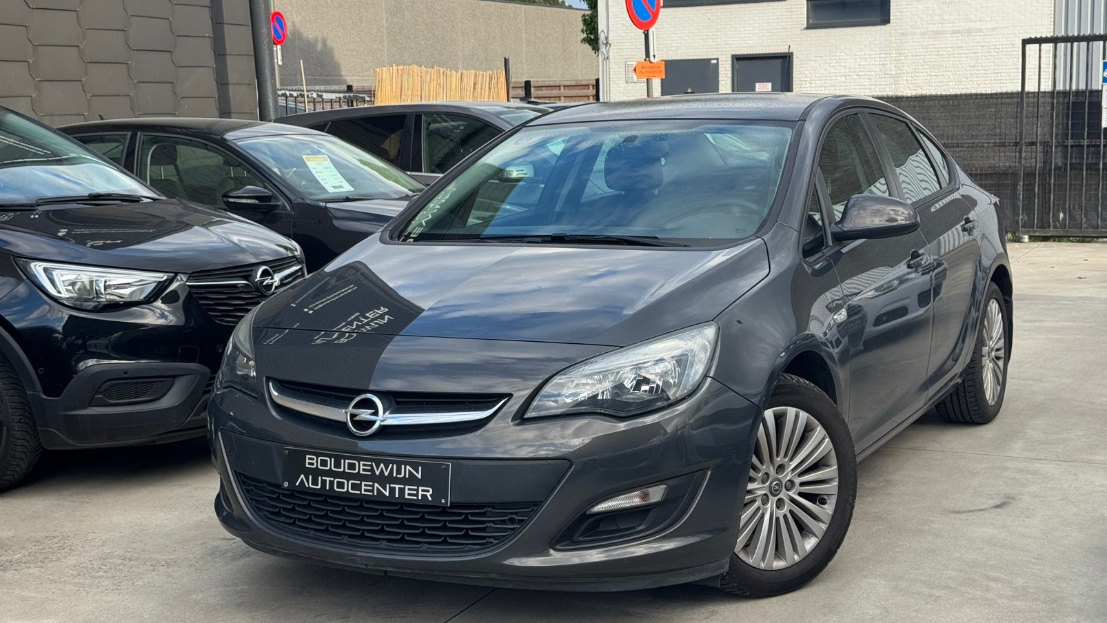 Opel Astra Notchback 1.4Benzine Topstaat 2012 Garantie, Auto's, Voorwielaandrijving, Electronic Stability Program (ESP), Stof