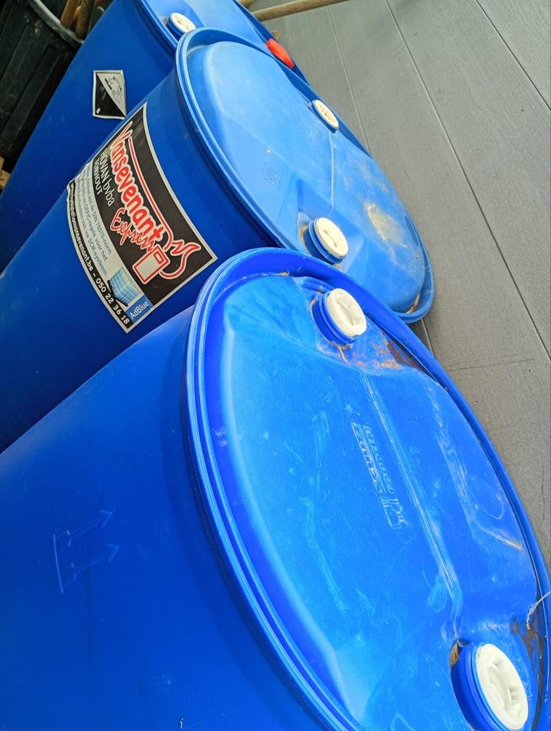 Watervat van 200l ,nog 3 stukken,1 met kraan , €9 p/stuk, Ophalen