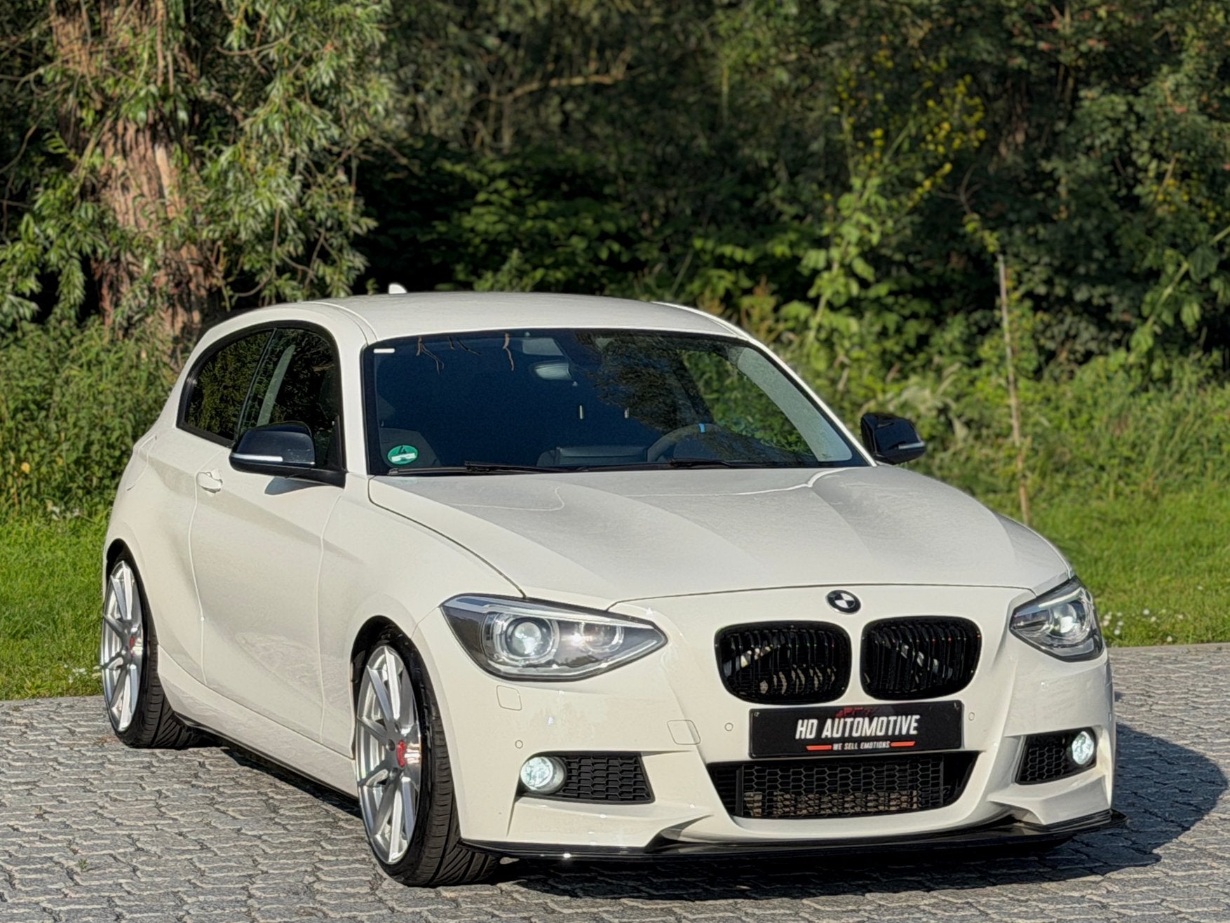 BMW F21 116i AUTOMATIC //M PERFORMANCE • EURO6 • M135i-LOOK, Testrit aan huis, 4 cilinders, Wit, Grijs