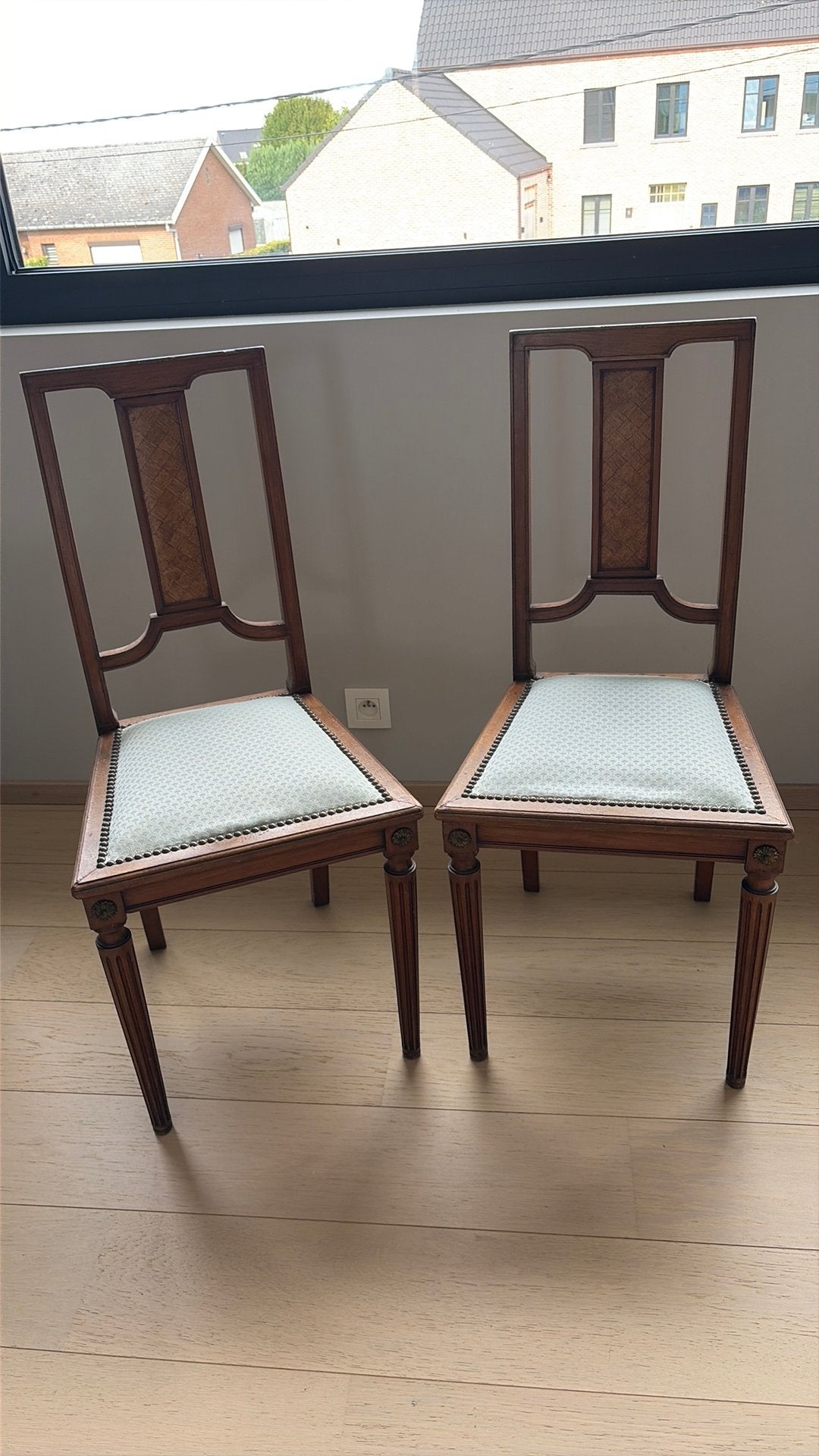 Chaise en bois, Enlèvement