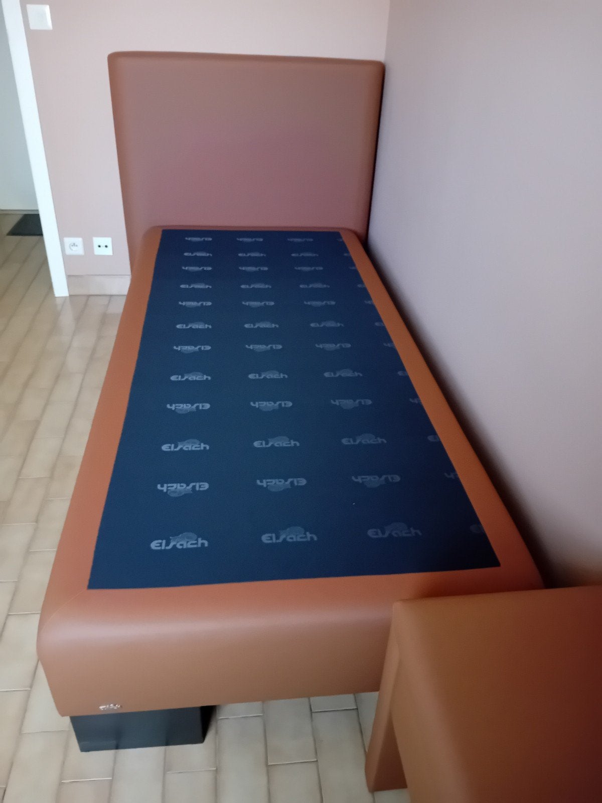 Boxspring +matras kleur bruin., Ophalen, Bruin