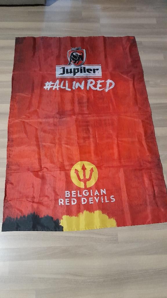 Jupiler ALL IN RED vlag spandoek wimpel RODE DUIVELS voetbal, Divers, Drapeaux & Banderoles, Neuf, Enlèvement