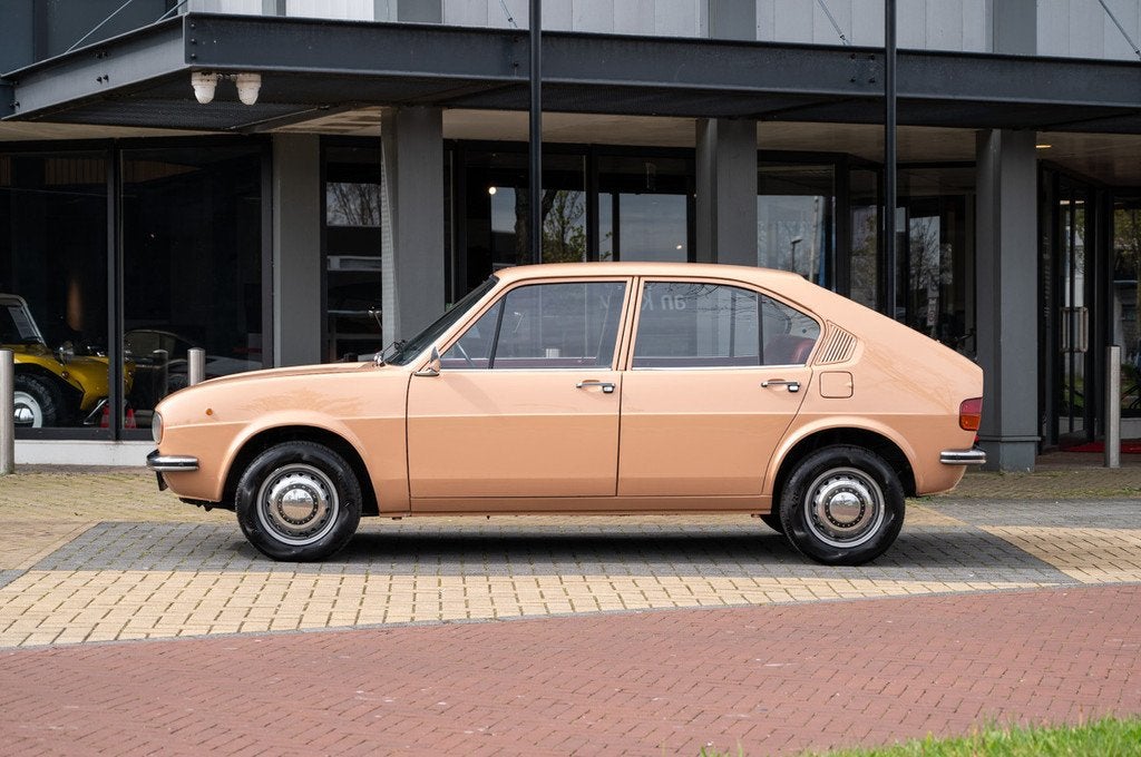 Alfa Romeo Alfasud 1.2, Autos, Oldtimers & Ancêtres, Cuir, 79 ch, Intérieur cuir, Entreprise