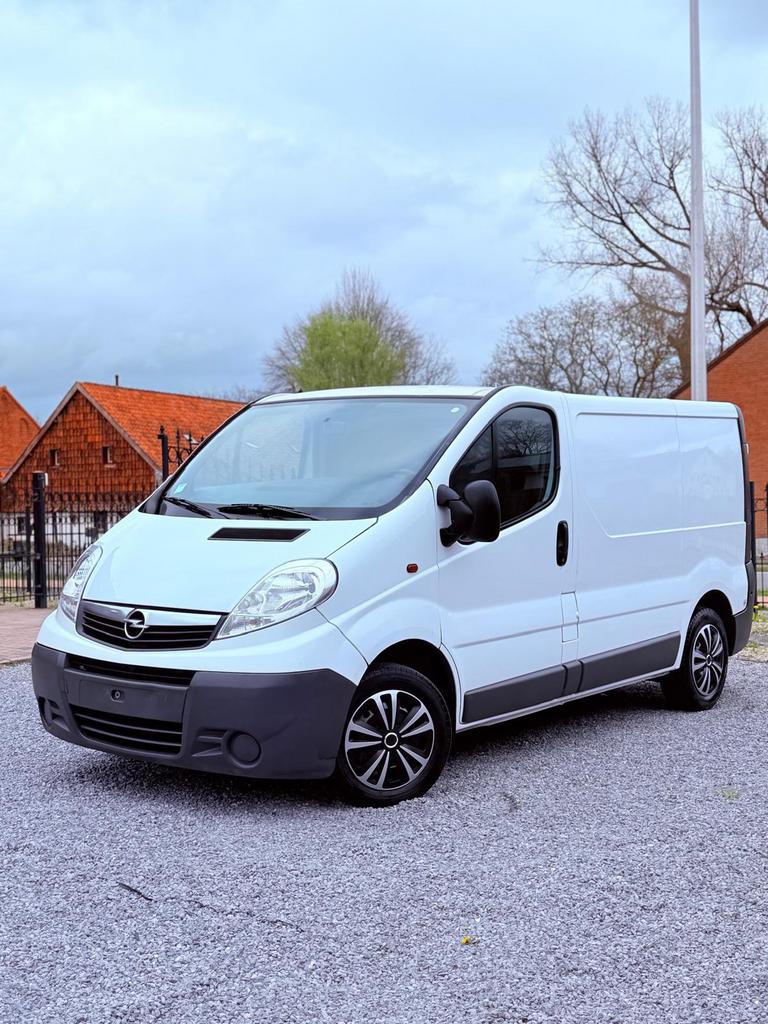 Opel vivaro 2010 1ste eigenaar 3950€ blanco gekeurd, Auto's, Bestelwagens en Lichte vracht, Particulier, Schuifdeur, Opel, Ophalen