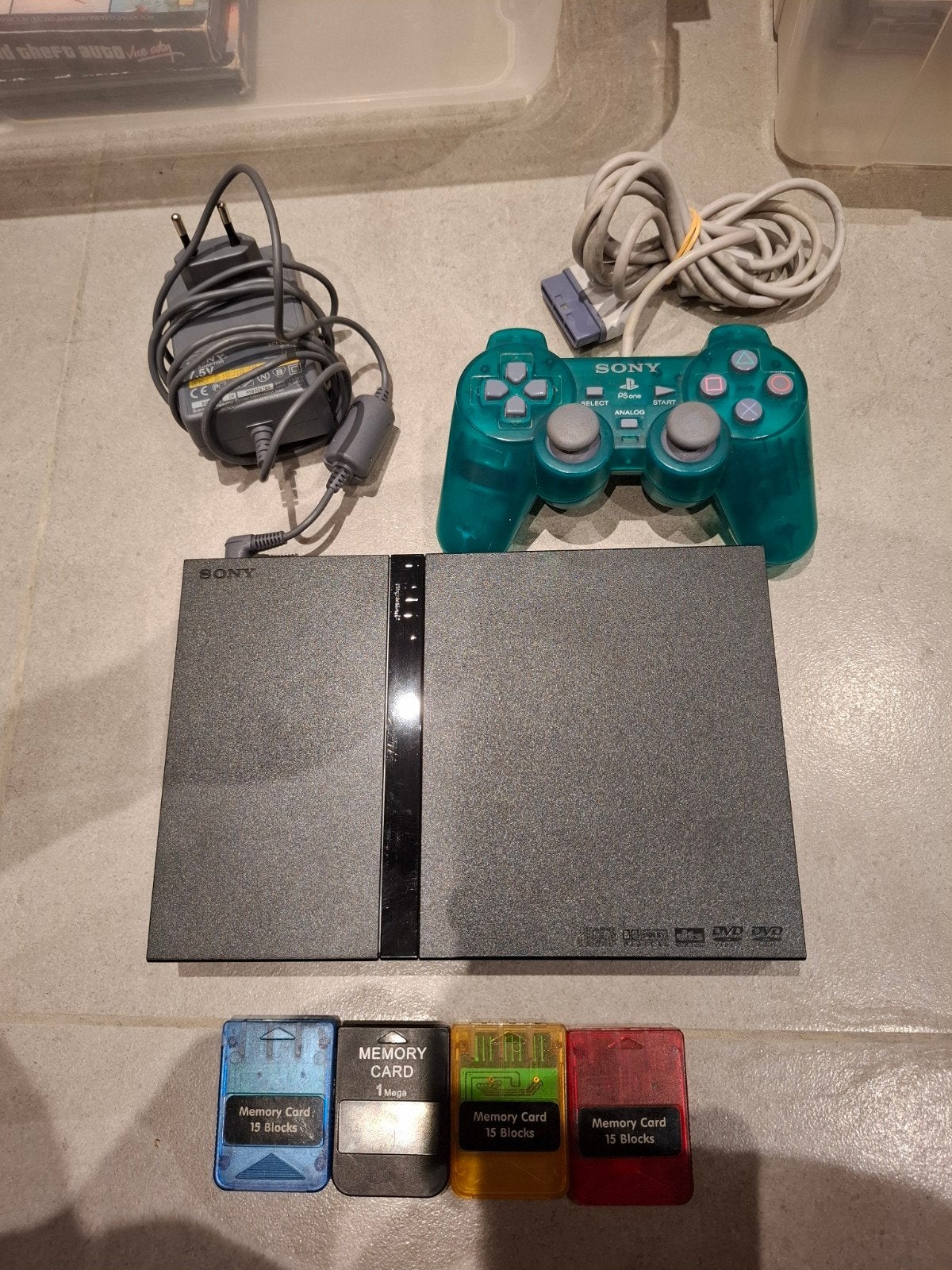 Sony PlayStation 2 modèle Slim + 4 cartes mémoire, Games en Spelcomputers, Spelcomputers | Sony PlayStation 2, Niet werkend, Slim