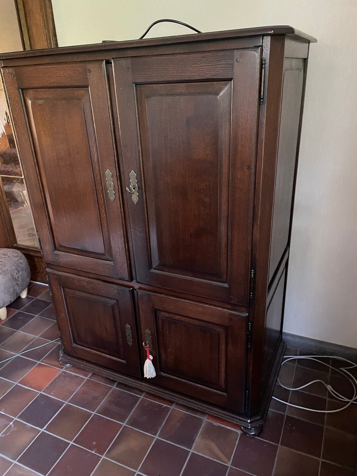 Oude TV kast, Enlèvement