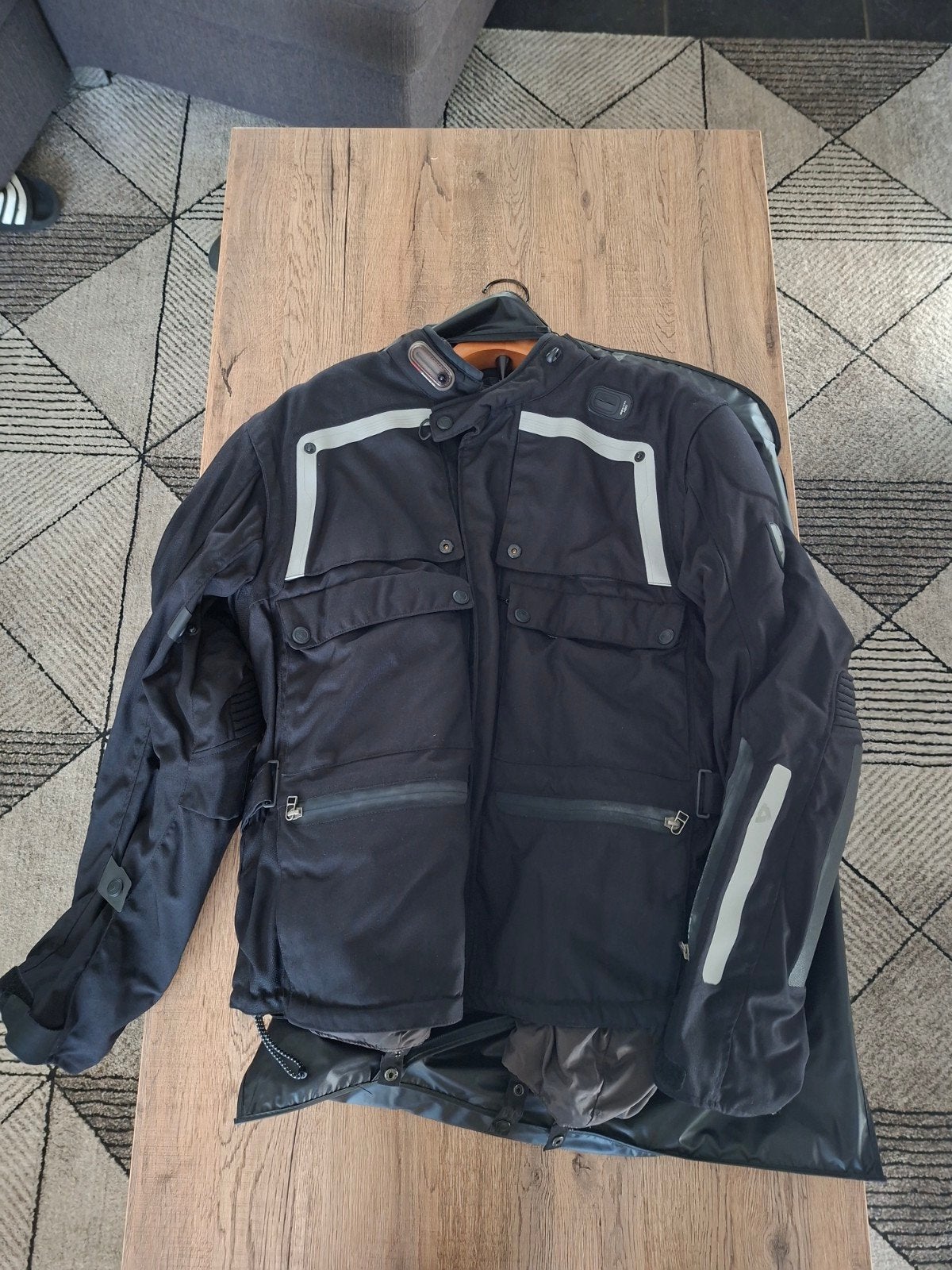 Motorkleding deel 2, Motoren, Ophalen
