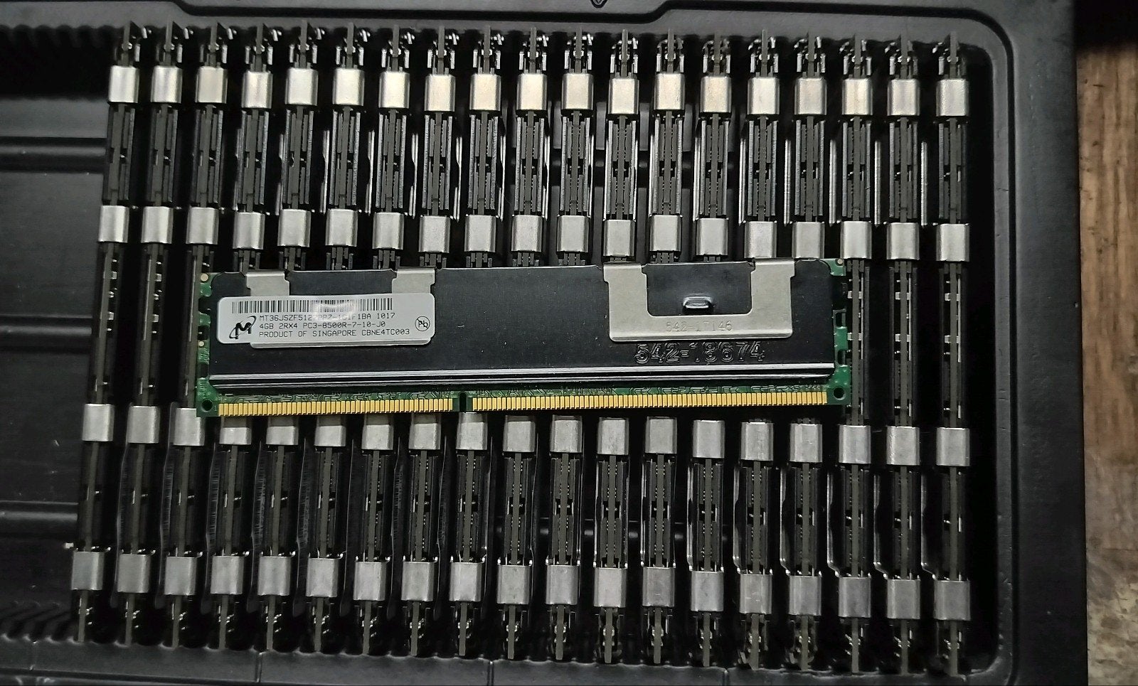 grand lot (20 pièces) 4 Go 2RX4 PC3-8500R-7-10-J0, Informatique & Logiciels, Enlèvement, DDR3, Serveur, 4 GB
