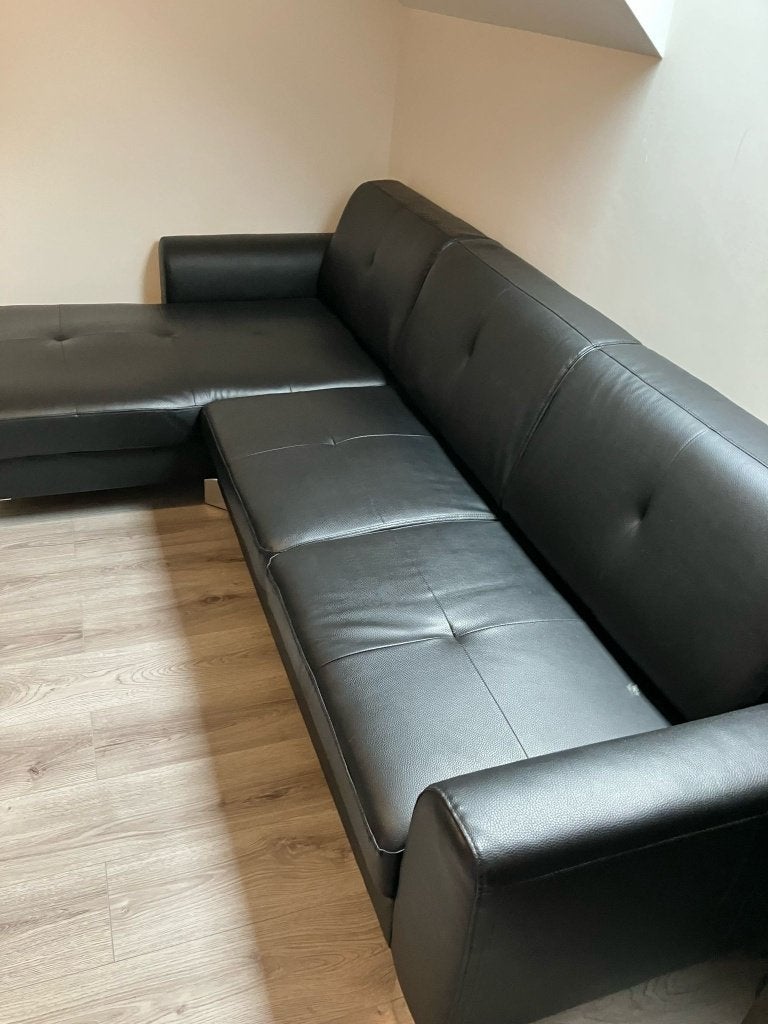Canapé noir simili cuir avec méridienne, Maison & Meubles, Canapés | Salons, Comme neuf, Banc d'angle, Quatre personnes ou plus