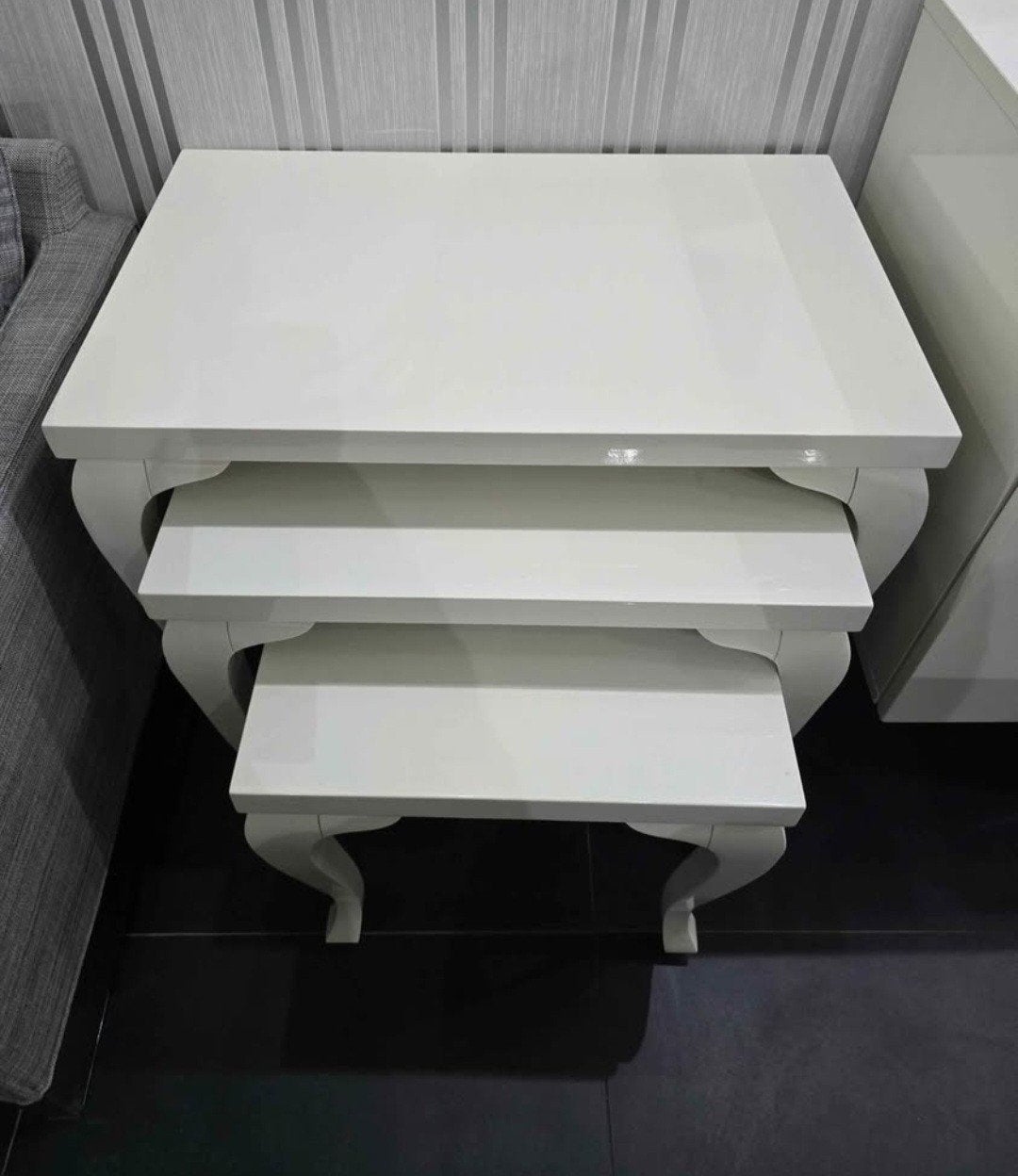 Tables d'appoint rétractables, Enlèvement
