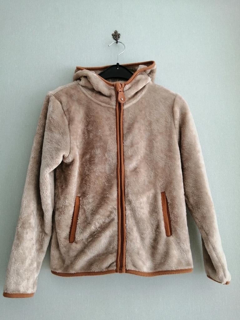 magnifique gilet Essentials taille 9 ans, Pull ou Veste, Essentials, Comme neuf, Fille