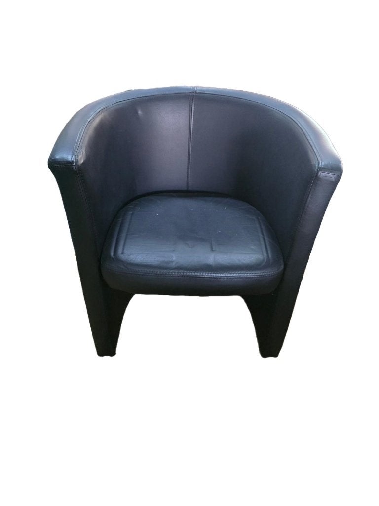 Zwarte clubfauteuil / tub chair, Ophalen