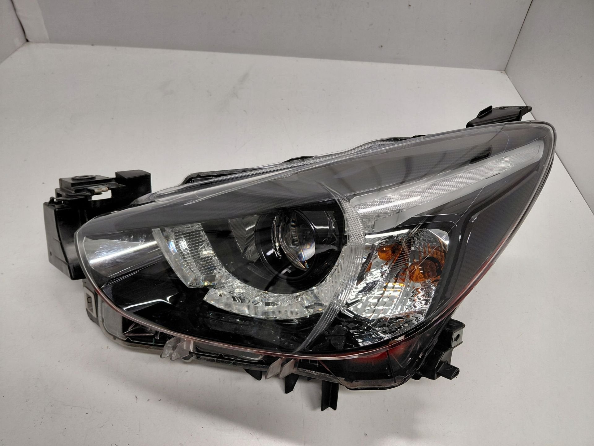 Phare gauche Mazda 2, Shinchi, Fuchu-Cho 3-1
730-8670  Hiroshima, Mazda Motor Corporation, Info@mazda.co.jp, Mazda