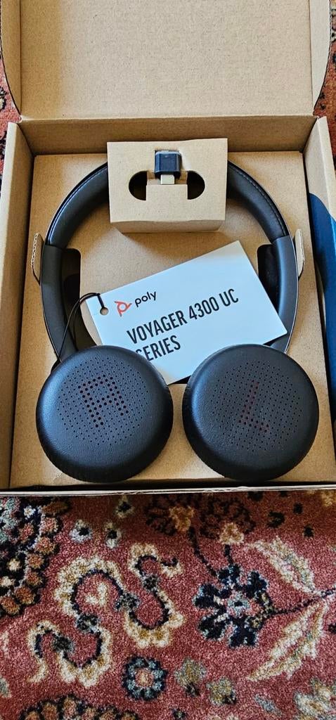 HP Poly Voyager 4320 USB-C Headset + BT700 dongle, Nieuw, Op oor (supra aural), Draadloos, Ophalen