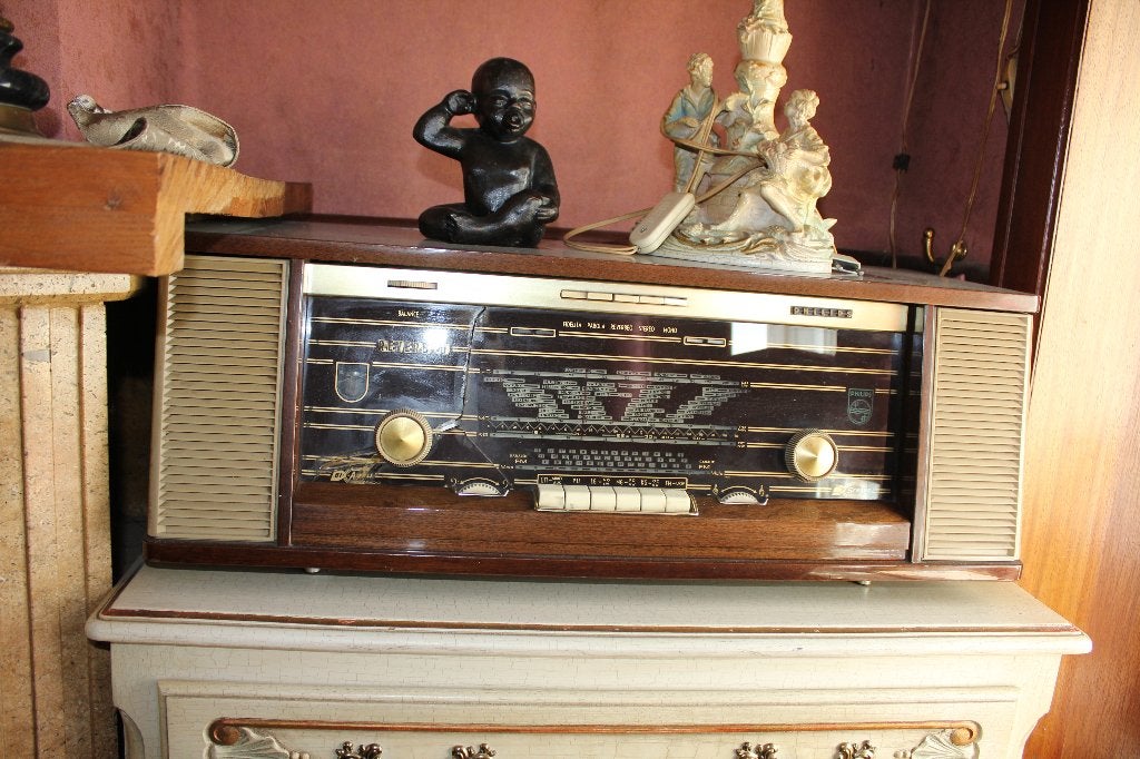 Oude radio Phillips reverbeo, Ophalen