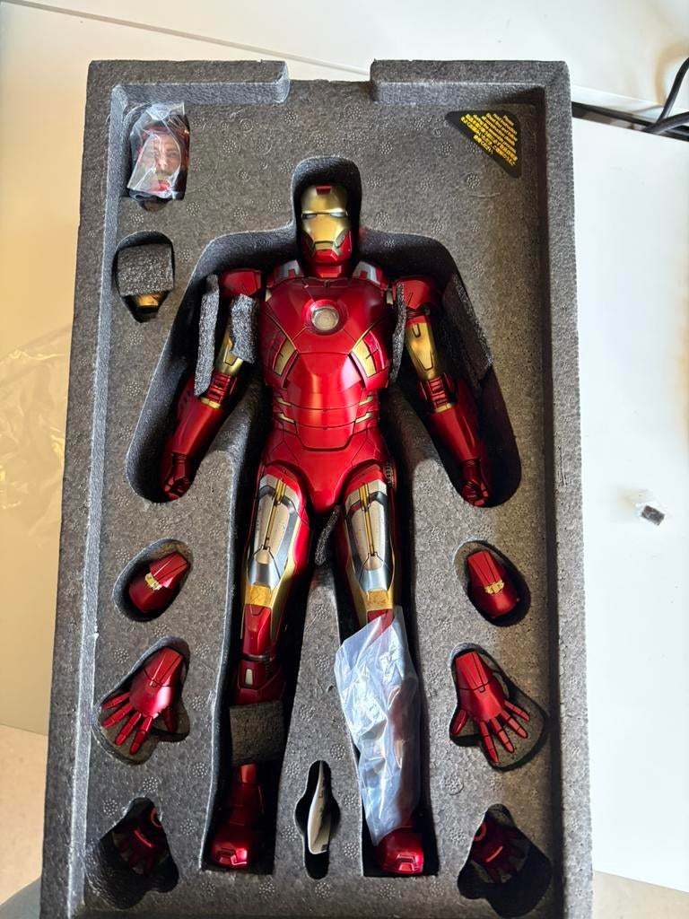 Hot Toys Iron Man Mark VII Diecast (MMS500) - 1/6, Ophalen of Verzenden, Zo goed als nieuw