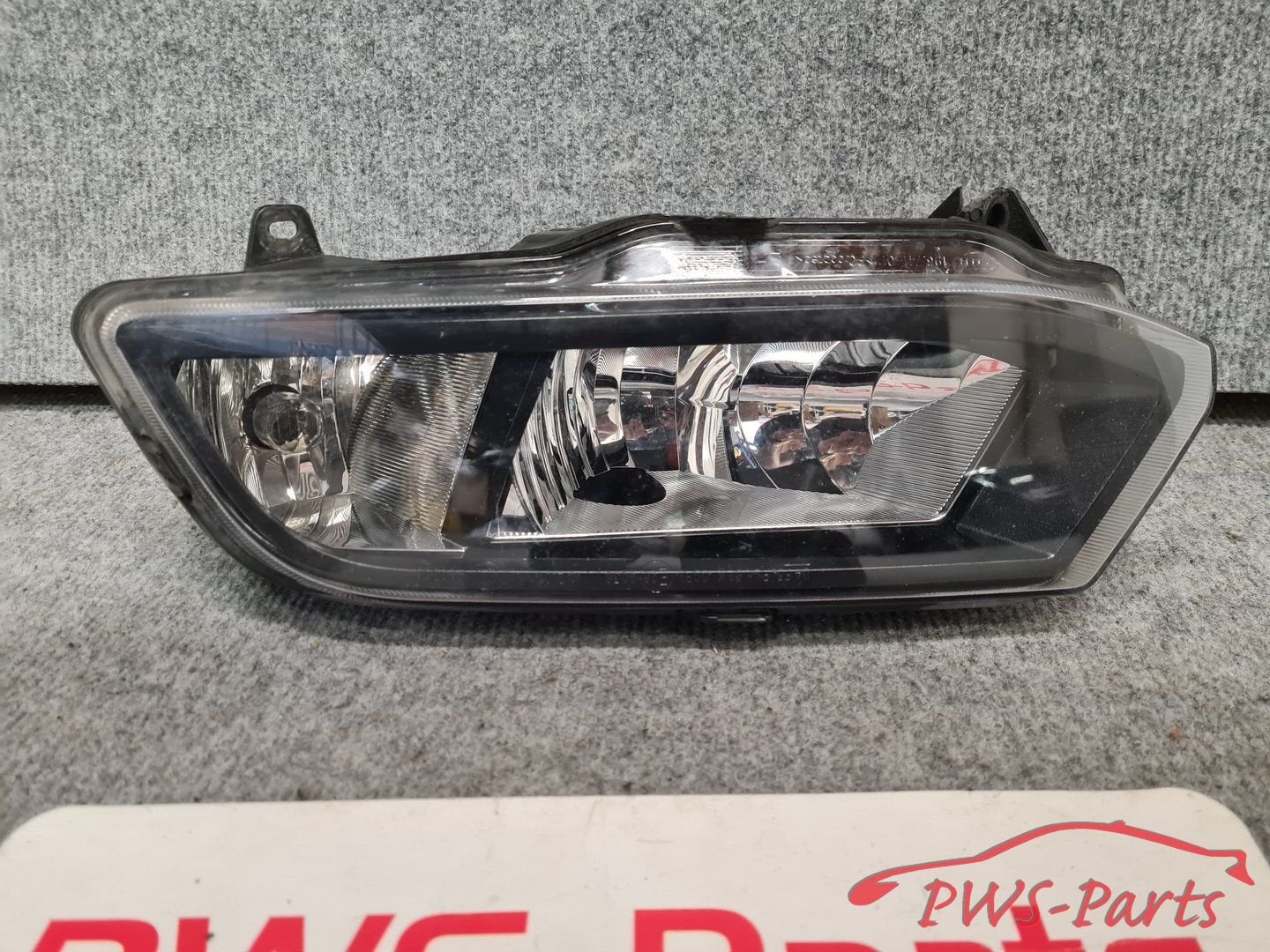 VOLKSWAGEN POLO 6C MISTLAMP LINKS ORIGINEEL, Autos : Pièces & Accessoires, Éclairage, Volkswagen, Utilisé, Enlèvement ou Envoi