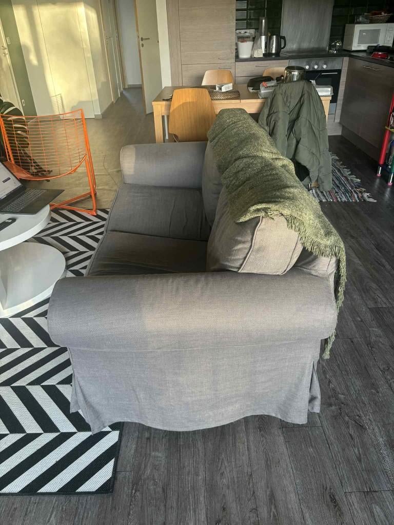 Grijze IKEA zetel, Huis en Inrichting, Ophalen, Gebruikt, Tweepersoons, Rechte bank